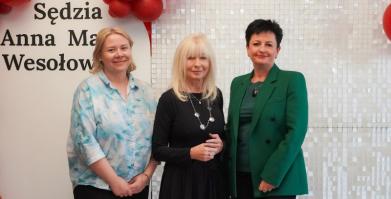 Szkolenie służb pomocowych z udziałem sędzi Anny Marii Wesołowskiej w Dworze Pomorskim w Luboradzy