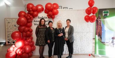 Szkolenie służb pomocowych z udziałem sędzi Anny Marii Wesołowskiej w Dworze Pomorskim w Luboradzy