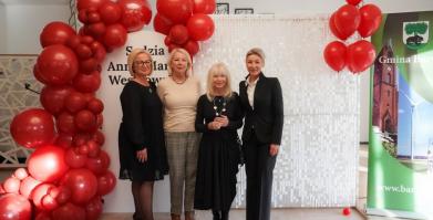 Szkolenie służb pomocowych z udziałem sędzi Anny Marii Wesołowskiej w Dworze Pomorskim w Luboradzy