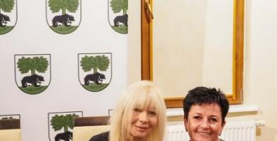 Szkolenie służb pomocowych z udziałem sędzi Anny Marii Wesołowskiej w Dworze Pomorskim w Luboradzy