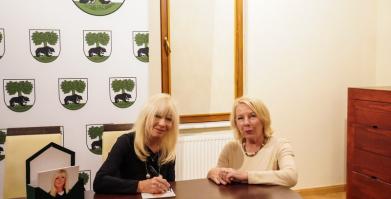 Szkolenie służb pomocowych z udziałem sędzi Anny Marii Wesołowskiej w Dworze Pomorskim w Luboradzy