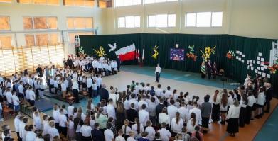 Uroczyste obchody 107. rocznicy odzyskania niepodległości w szkołach