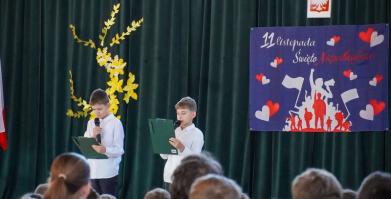 Uroczyste obchody 107. rocznicy odzyskania niepodległości w szkołach