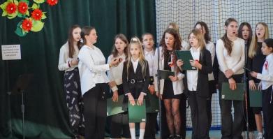 Uroczyste obchody 107. rocznicy odzyskania niepodległości w szkołach