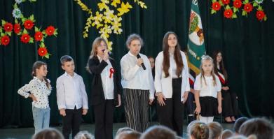 Uroczyste obchody 107. rocznicy odzyskania niepodległości w szkołach