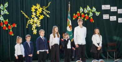 Uroczyste obchody 107. rocznicy odzyskania niepodległości w szkołach