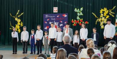 Uroczyste obchody 107. rocznicy odzyskania niepodległości w szkołach