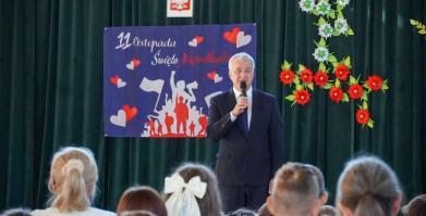 Uroczyste obchody 107. rocznicy odzyskania niepodległości w szkołach