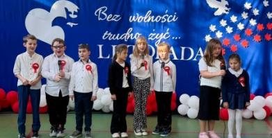 Uroczyste obchody 107. rocznicy odzyskania niepodległości w szkołach