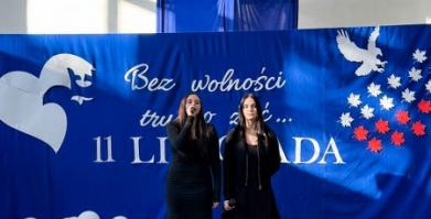 Uroczyste obchody 107. rocznicy odzyskania niepodległości w szkołach