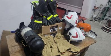 sprzęt strażacki zakupiony dzięki dofinansowaniu z programu "Bezpieczny strażak"