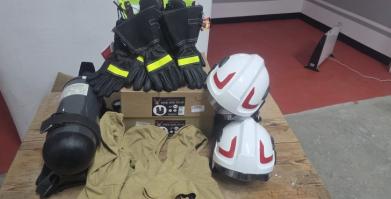 sprzęt strażacki zakupiony dzięki dofinansowaniu z programu "Bezpieczny strażak"
