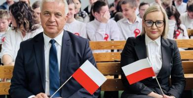 Na zdjęciu Burmistrz Barwic Robert Zborowski i z-ca burmistrza Kamila Gwiazda podczas akademii z okazji święta Konstytucji 3 maja