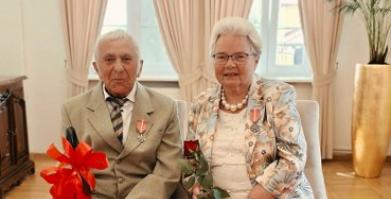 Tadeusz i Jadwiga Błaszko w USC w UM w Barwicach
