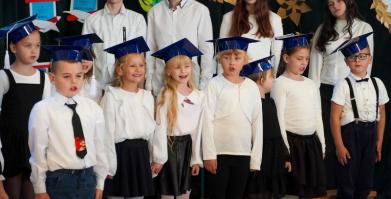 Ślubowanie uczniów klas pierwszych w Szkole Podstawowej w Barwicach