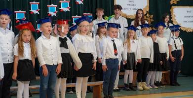 Ślubowanie uczniów klas pierwszych w Szkole Podstawowej w Barwicach