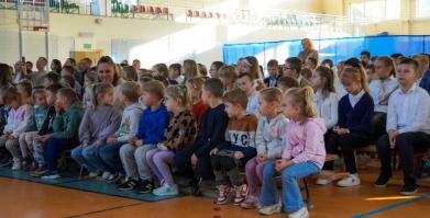 Ślubowanie uczniów klas pierwszych w Szkole Podstawowej w Barwicach
