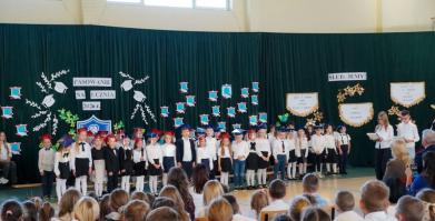 Ślubowanie uczniów klas pierwszych w Szkole Podstawowej w Barwicach