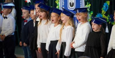 Ślubowanie uczniów klas pierwszych w Szkole Podstawowej w Barwicach
