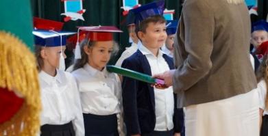 Ślubowanie uczniów klas pierwszych w Szkole Podstawowej w Barwicach