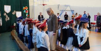 Ślubowanie uczniów klas pierwszych w Szkole Podstawowej w Barwicach