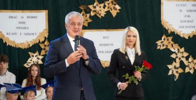 Ślubowanie uczniów klas pierwszych w Szkole Podstawowej w Barwicach